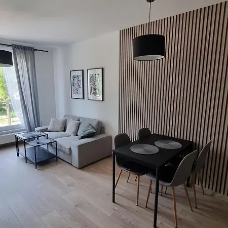 Skarbowa 1a アパート