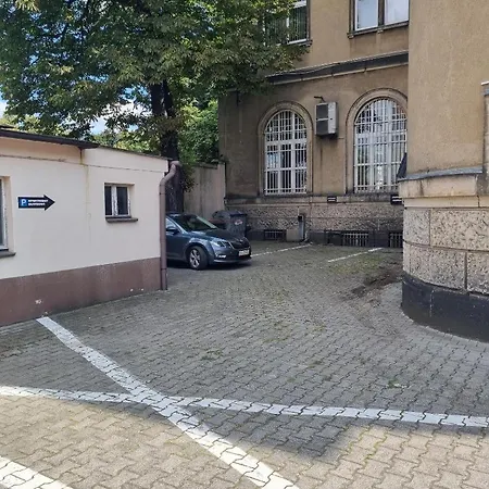 Skarbowa 1a アパート レシュノ